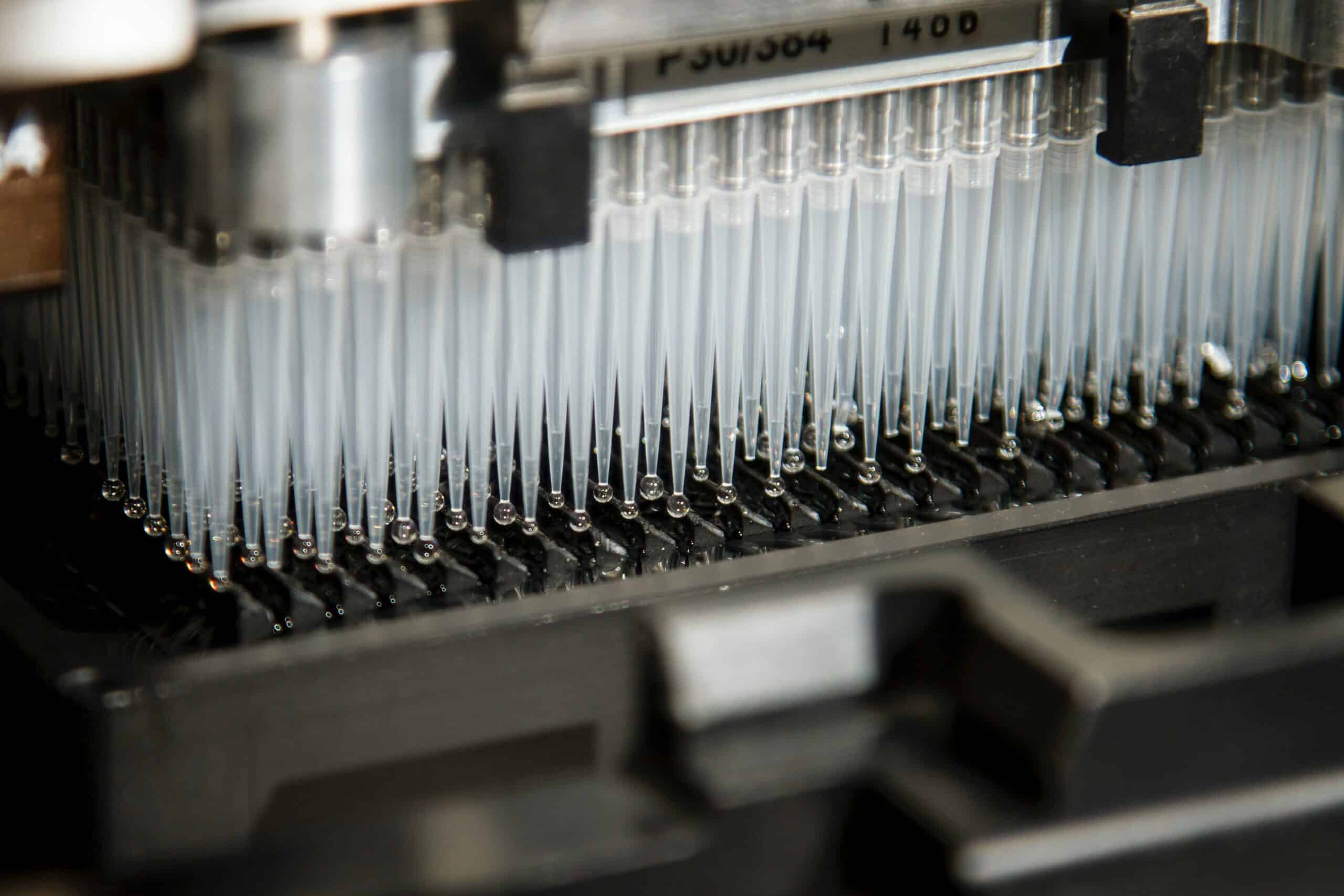 robotic pipetting Custom microfluidic device